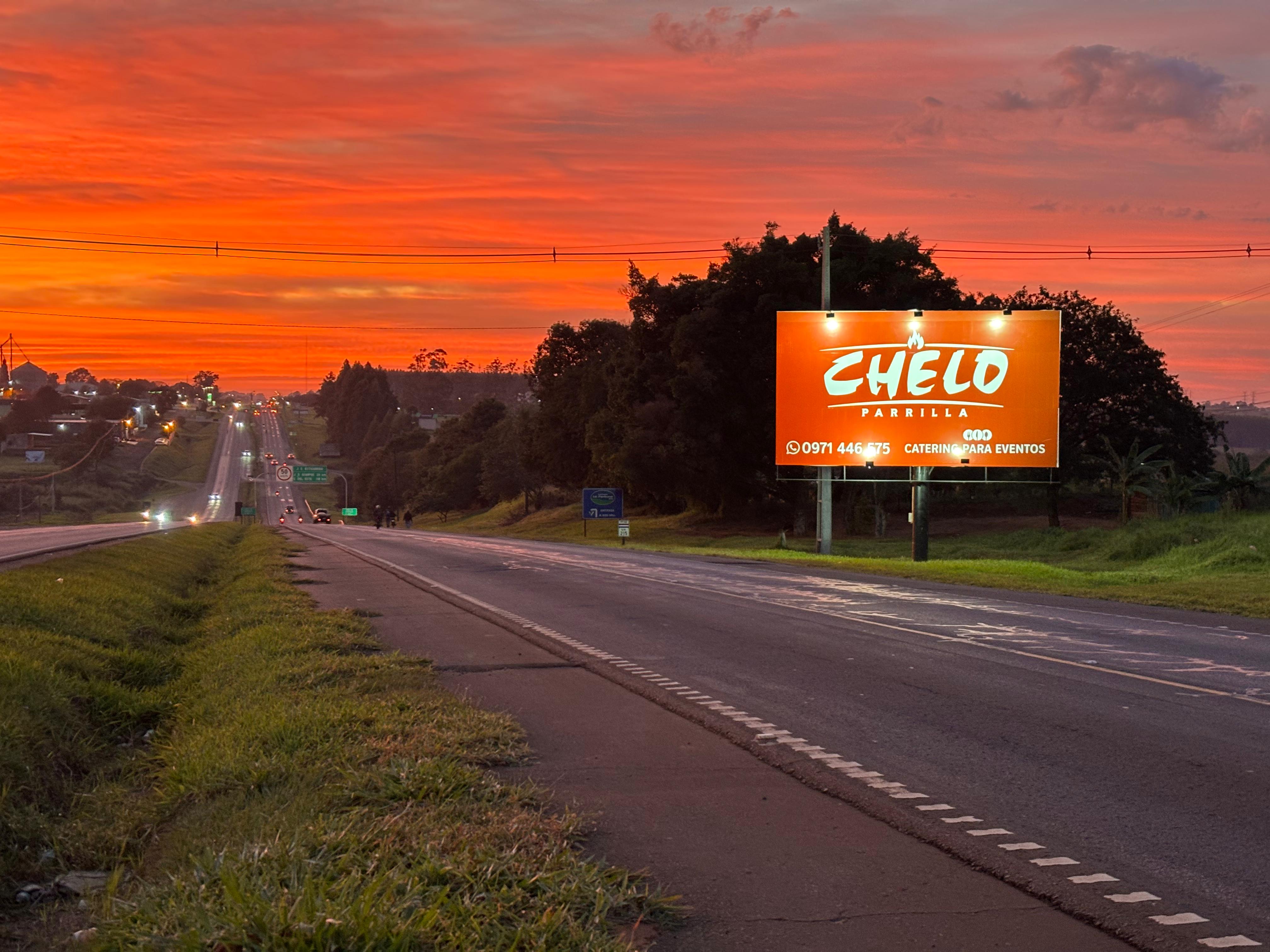 Cartel publicitario Impactiva en ruta de Paraguay